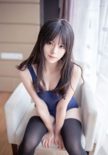 翁房中春意浓王易婉艳图片_超清免费在线播放